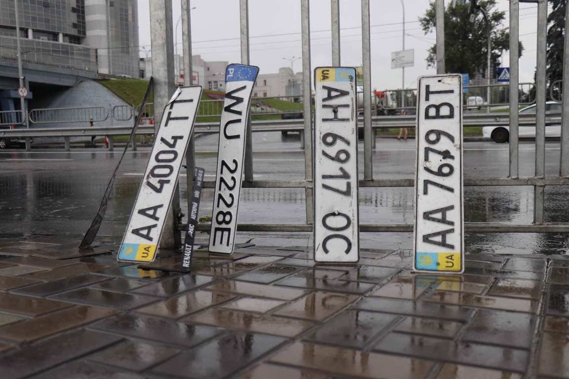 Однако на месте потопа нашли много номерных знаков
