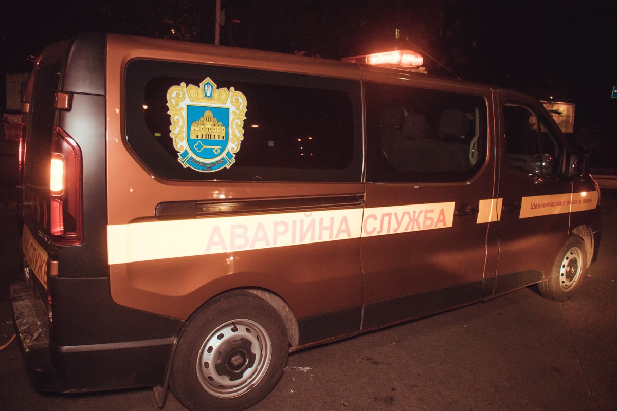 На помощь приехала еще одна машина коммунальщиков На помощь приехала еще одна машина коммунальщиков