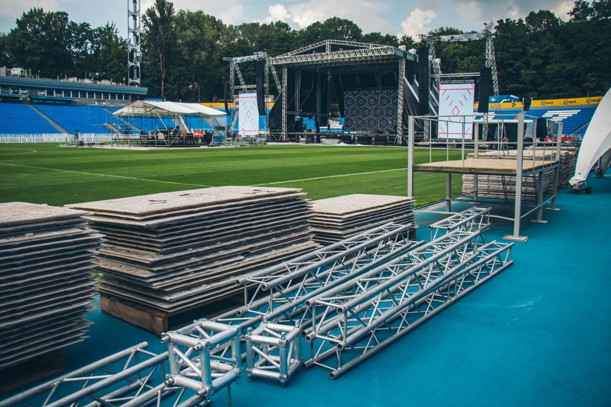 Специально для Gorillaz в пределах стадиона "Динамо" построили 21 гримерку