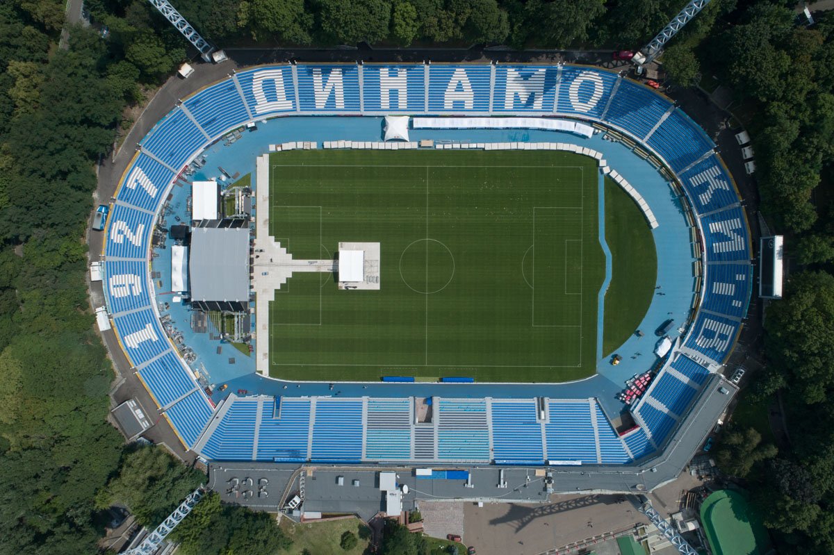 Специально для Gorillaz на главной сцене дополнительно установят трехуровневый подиум шириной 16 метров