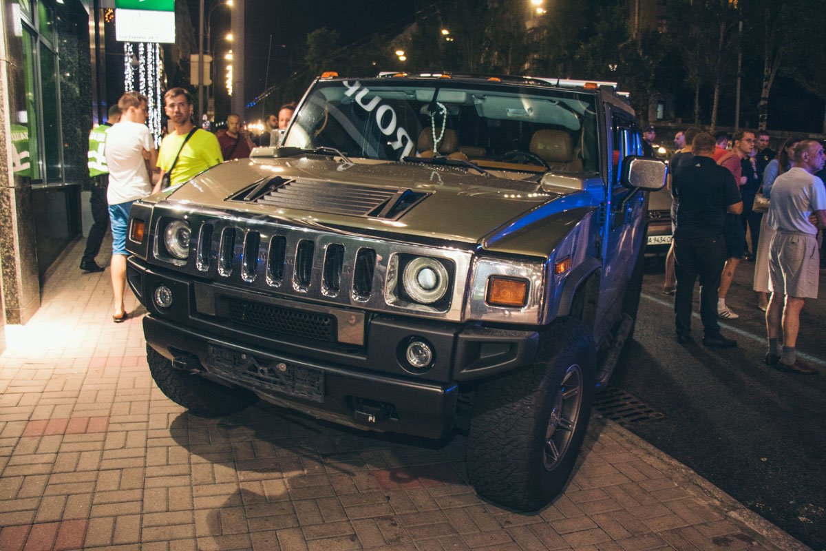 Водитель также снял номера с автомобиля