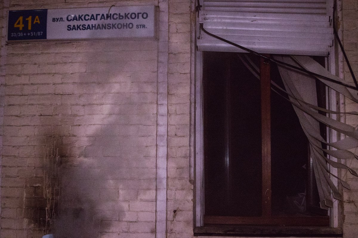 20 жильцов дома вывели на улицу