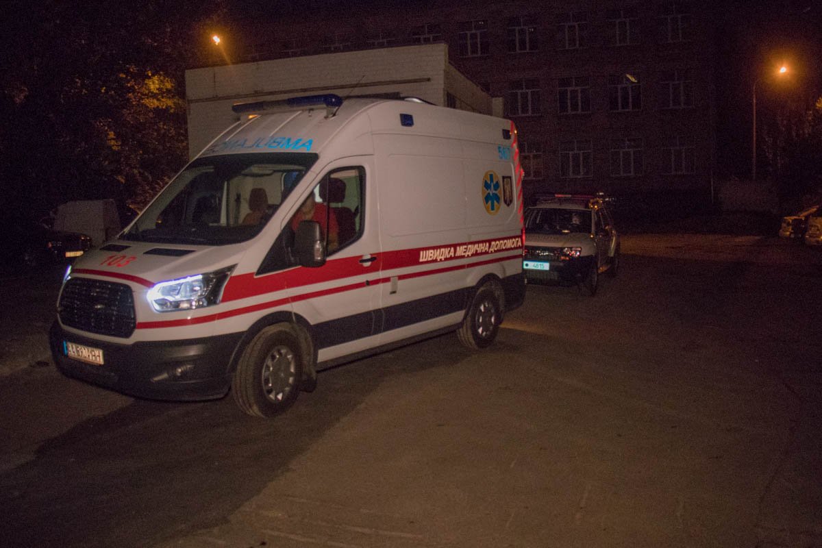 По предварительной информации, на парня со спины напали двое человек