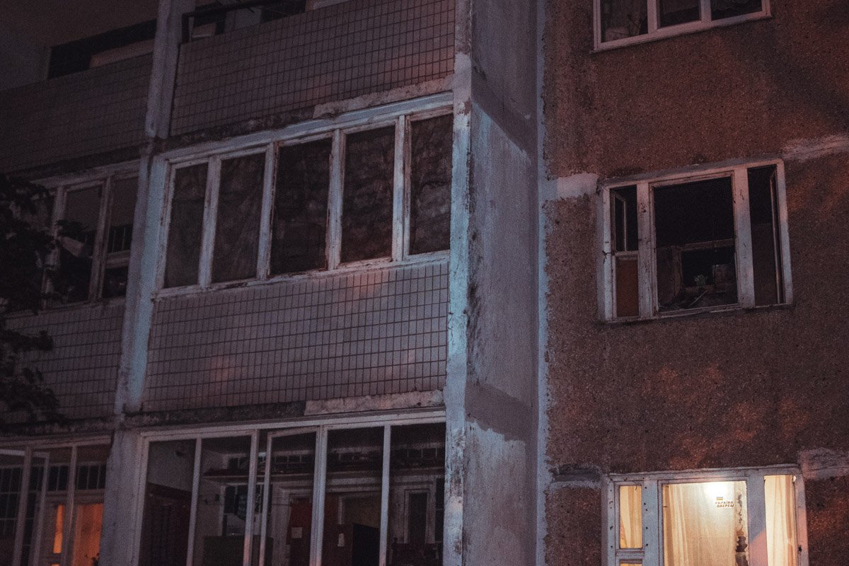 Из огня вывели двоих мужчин, которые находились в квартире