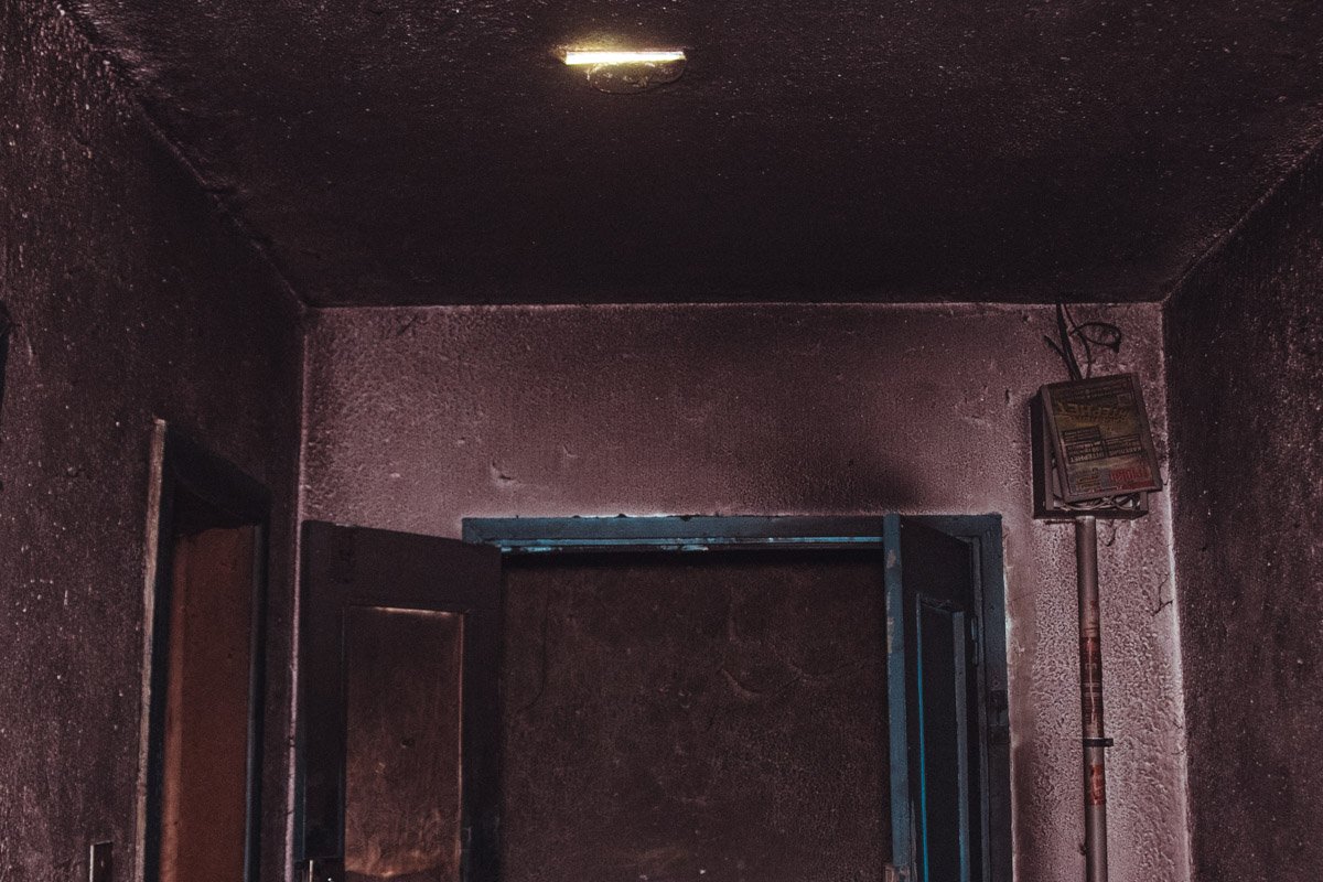 Одному из них оказали медицинскую помощь на месте, а второго госпитализировали в больницу с ожогами третьей степени