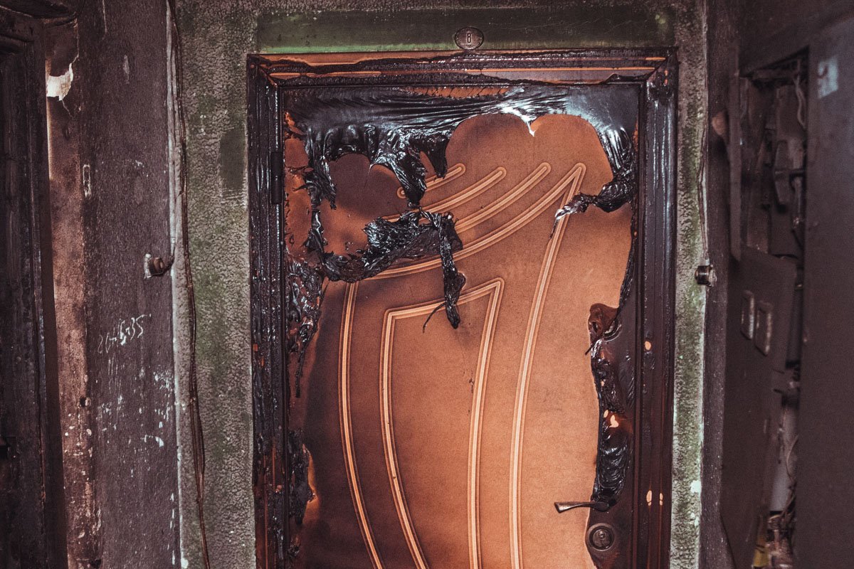 Также женщина, которая проживает на третьем этаже, надышалась дымом