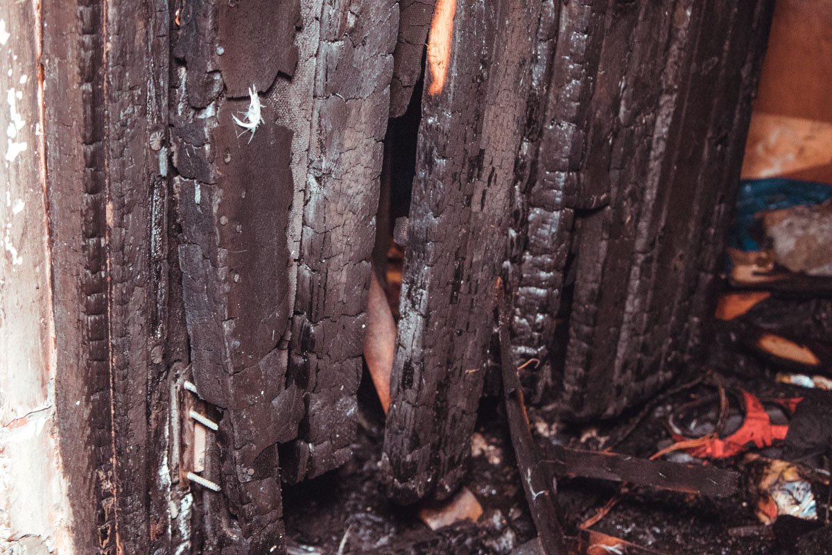 Предположительно, пожар начался с коридора