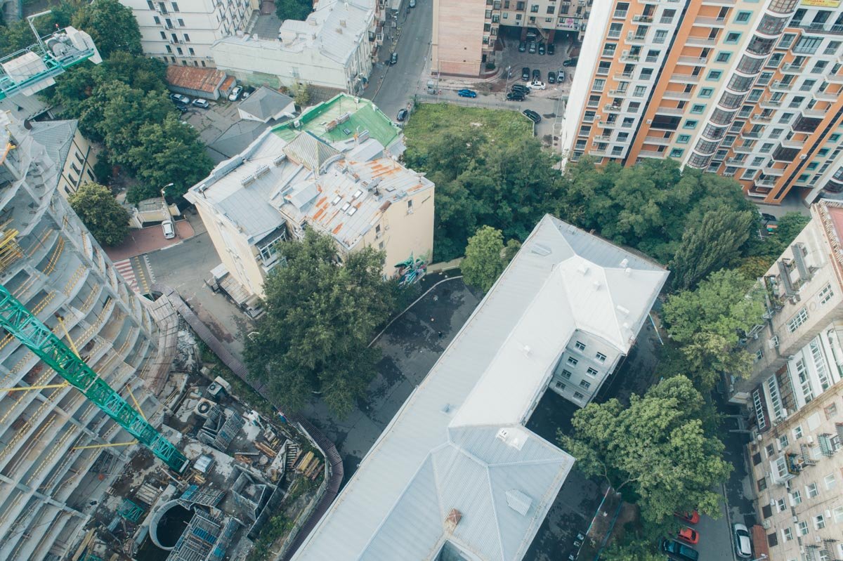 Сказочный мурал находится по адресу Круглоуниверситетская, 7 Сказочный мурал находится по адресу Круглоуниверситетская, 7