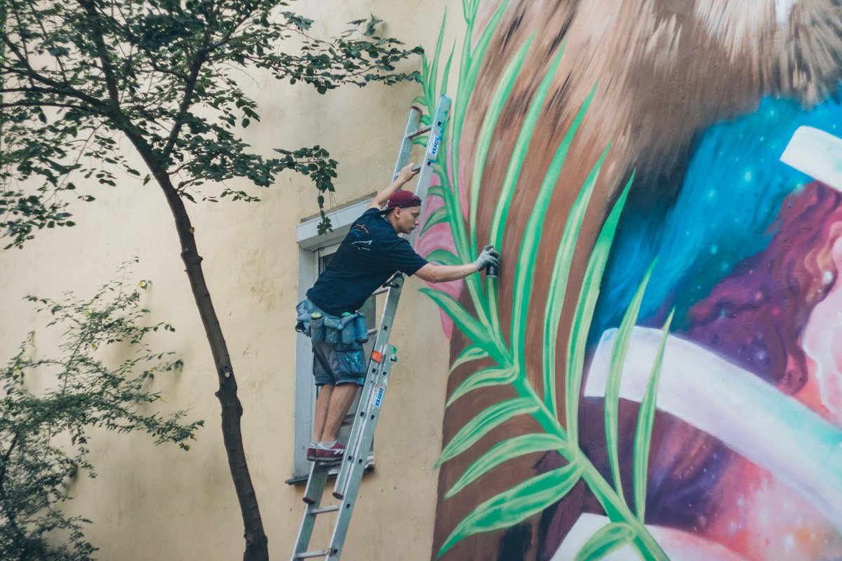 35 баллонов краски и 5 дней ушло на создание творения 35 баллонов краски и 5 дней ушло на создание творения