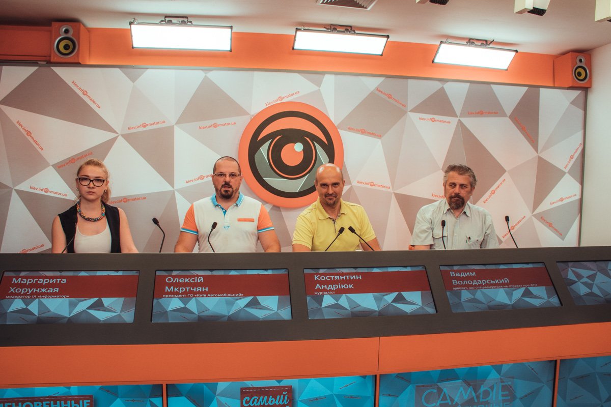 После ряда масштабных ДТП в Украине с десятками погибших, эксперты рассказали об основных причинах аварий на дорогах