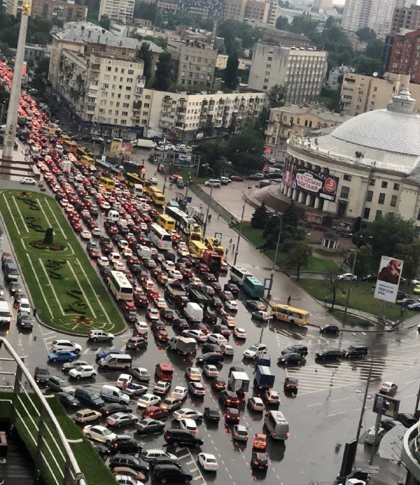 Пробка на площади Победы