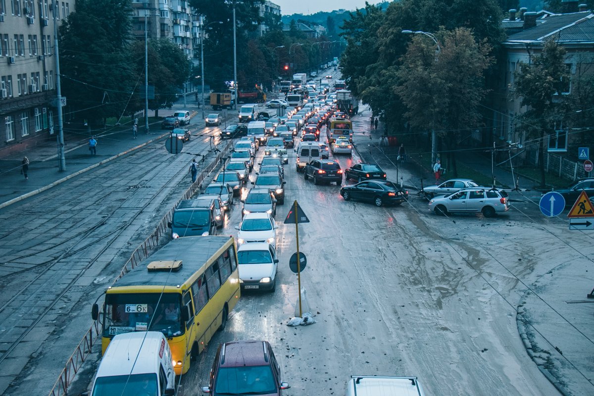 Из-за аварии дорогу перекрыли