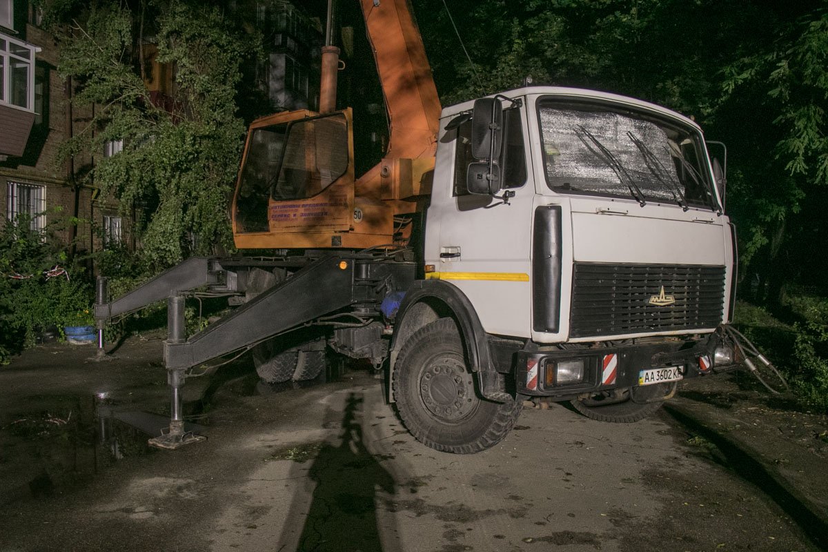 На месте работали спасательные службы