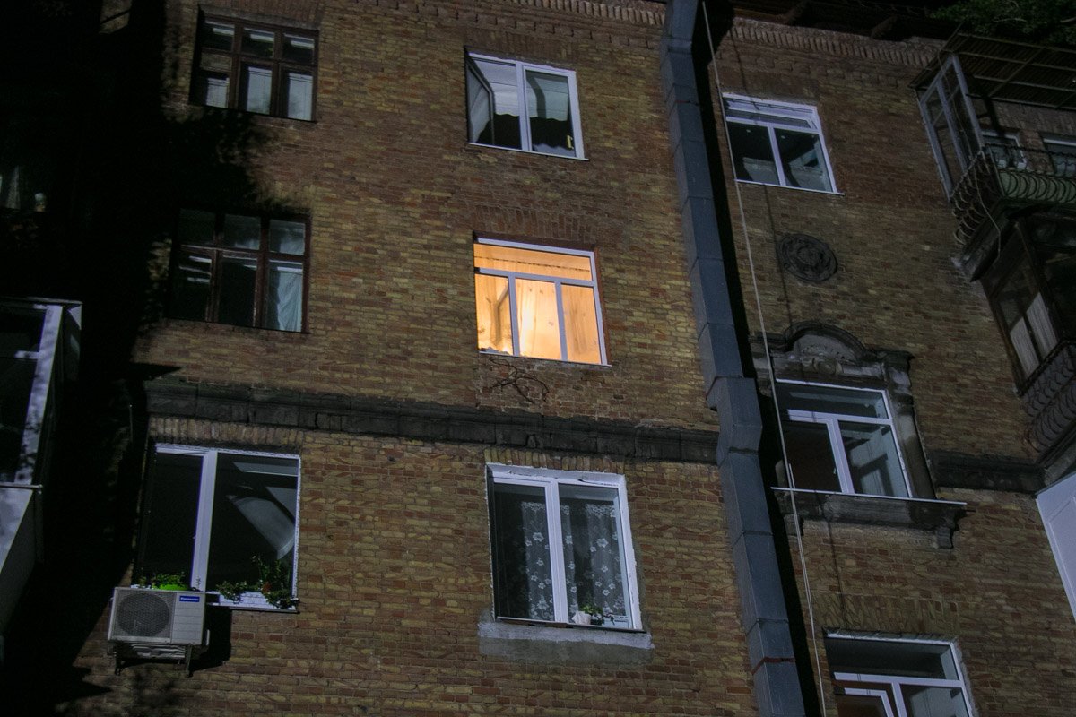 От звуков бензопилы жителям дома было сложно уснуть