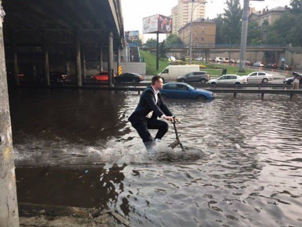 Люди пририсовывали Виталия Кличко ко всему происходящему 