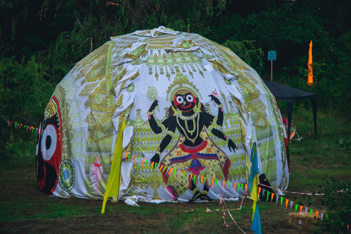 Тем, кто заблудился в своих мыслях, мудрецы в шатрах давали ценные советы