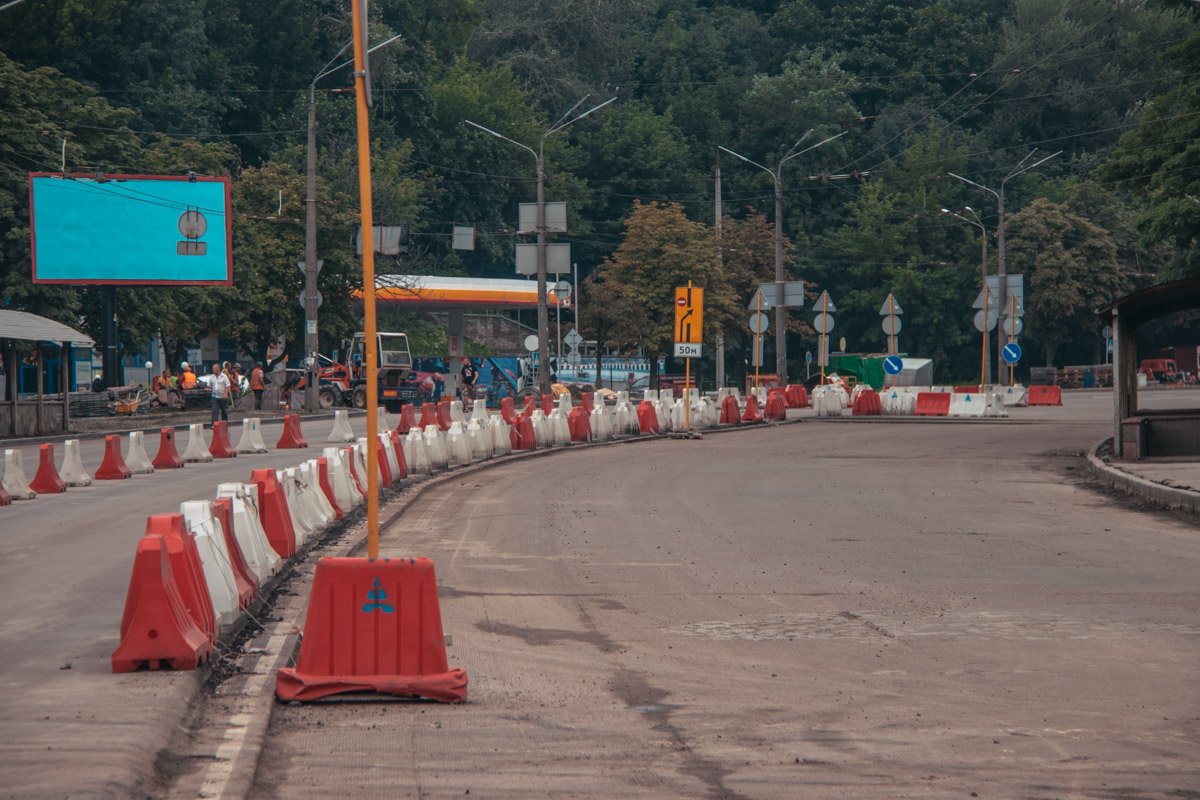 По одной полосе движения в каждом направлении открыто