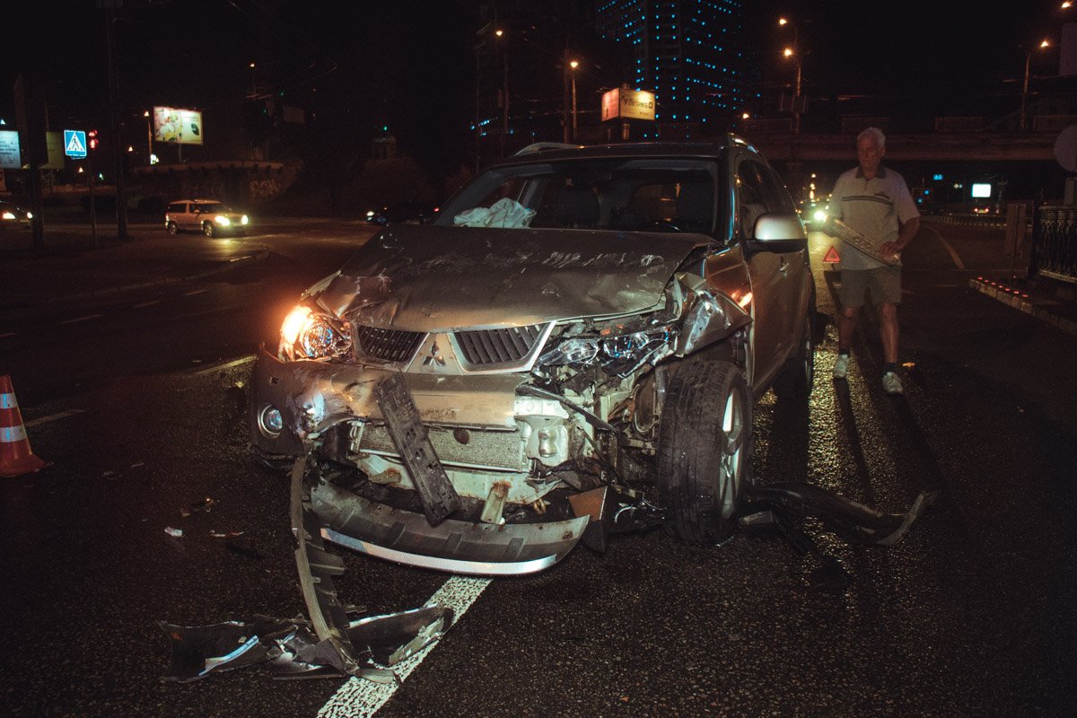 ДТП с участием Audi 100 и Mitsubishi Outlander ДТП с участием Audi 100 и Mitsubishi Outlander