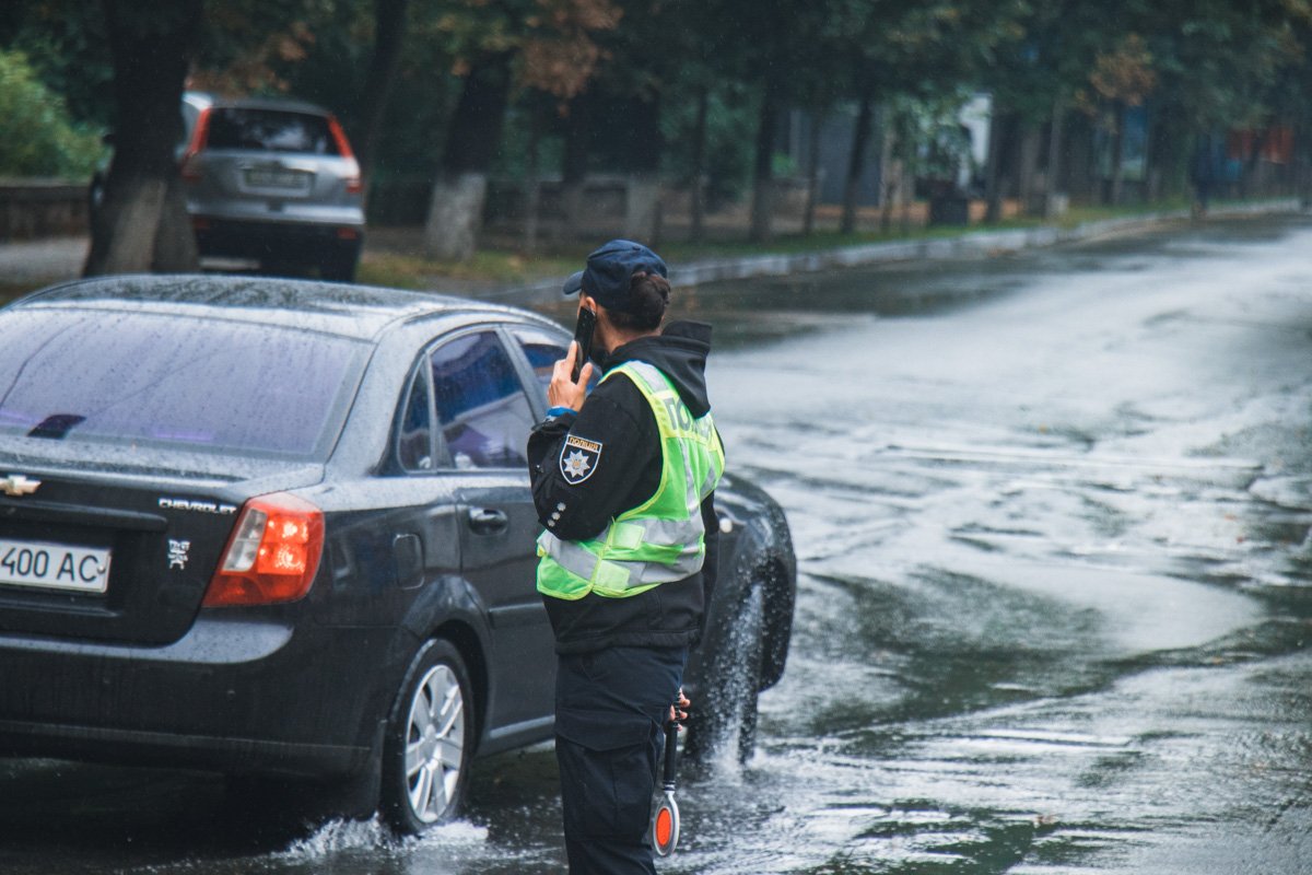 И жару, и в дождь на службе