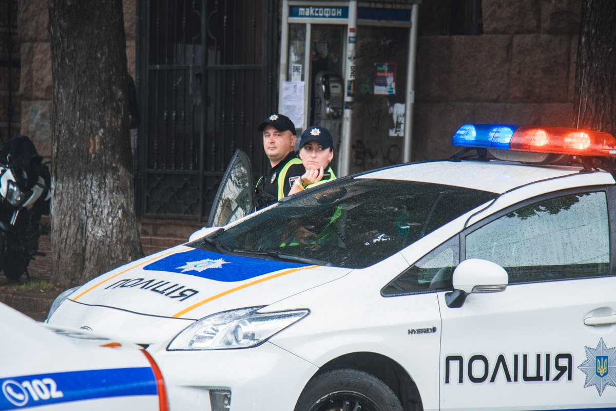 За безопасностью следят сотрудники Нацполиции