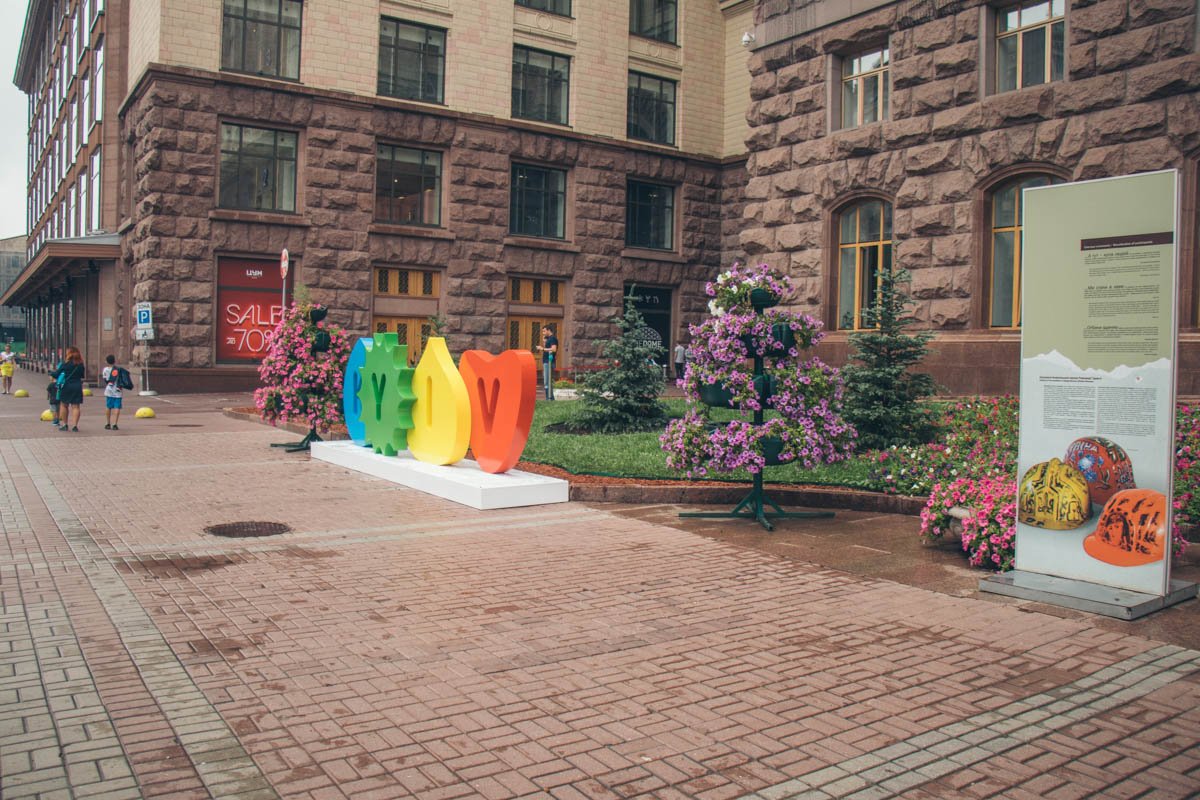 Утром жителей столицы, прогуливающимся в центре, ждал приятный сюрприз