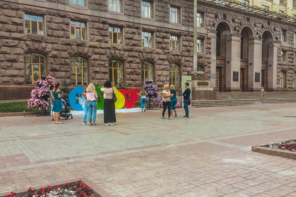 Поэтому из желающих сфотографироваться выстроилась целая очередь 