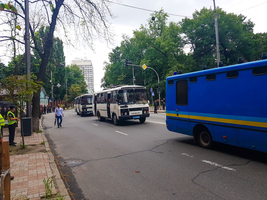 За порядком в столице сегодня следят сотрудники Нацполиции, Нацгвардии и ГСЧС