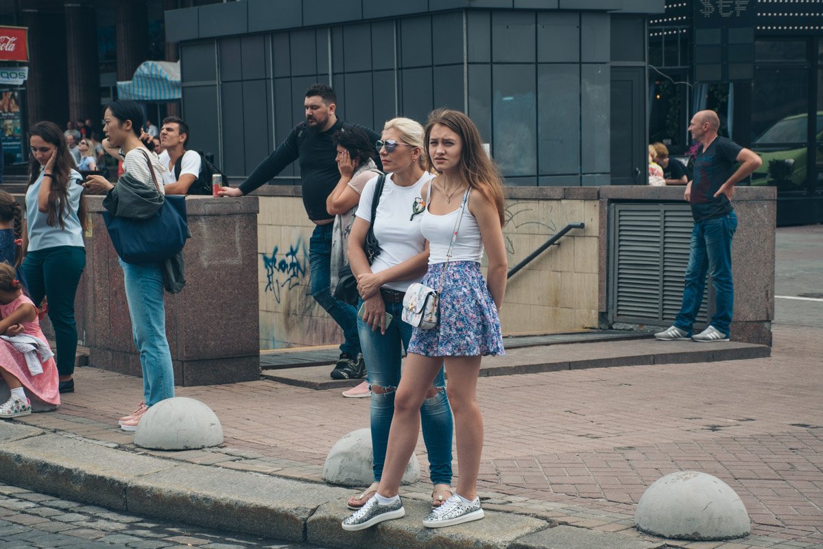 Наблюдая за шествием Наблюдая за шествием