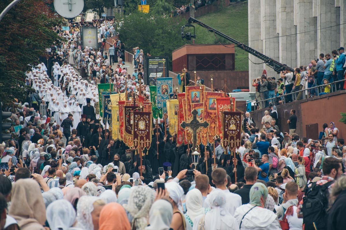 Крестный ход в самом разгаре Крестный ход в самом разгаре