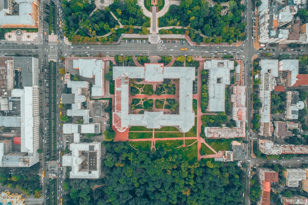 Университет органично вписался в городскую среду