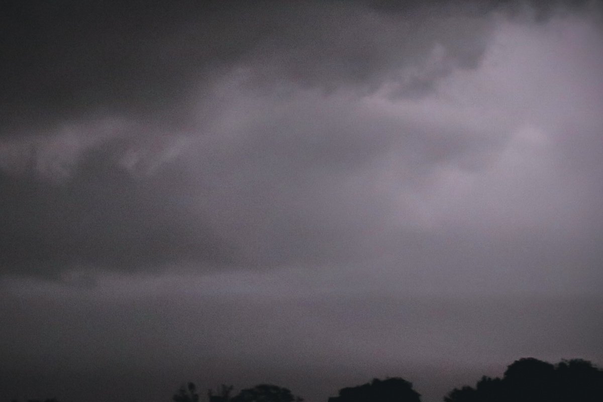 Но небо затянуло тучами 