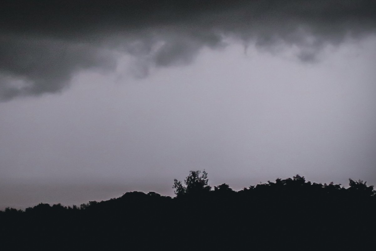 Из-за густых туч увидеть уникальное природное явление так и не удалось 