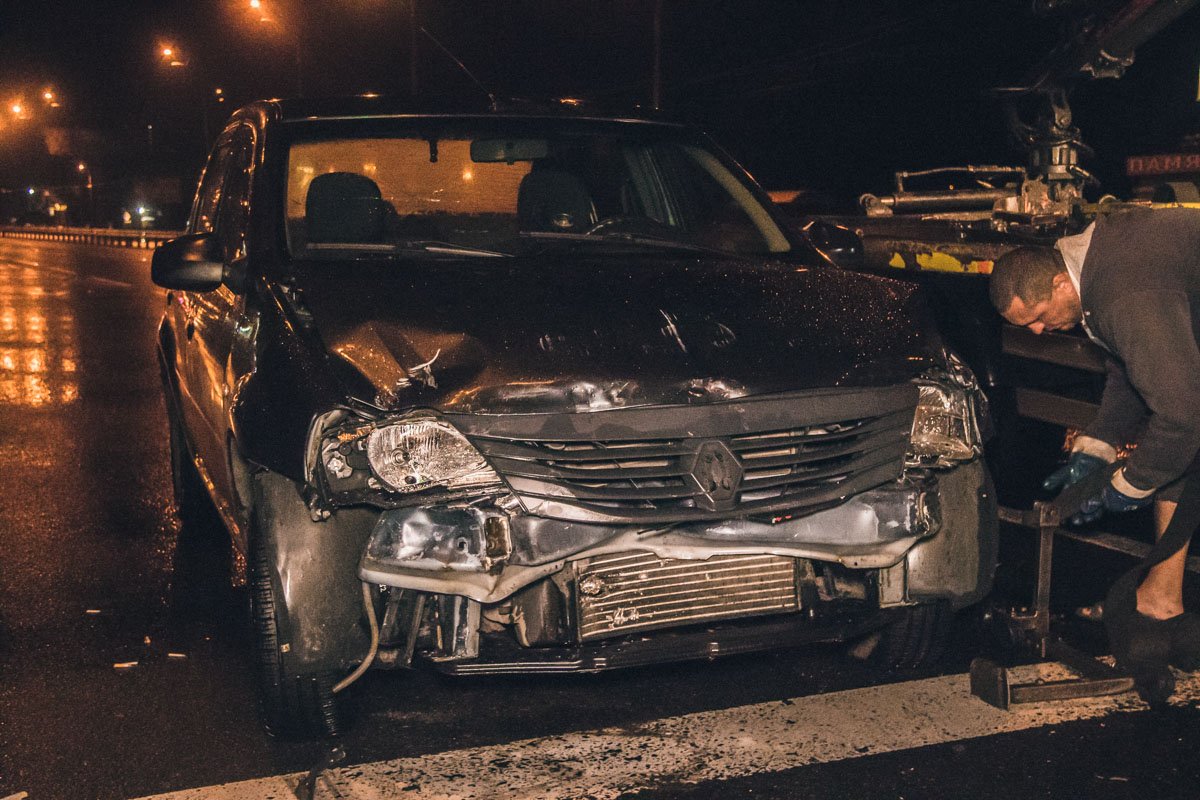 Рядом с метро "Ипподром" случилось тройное ДТП