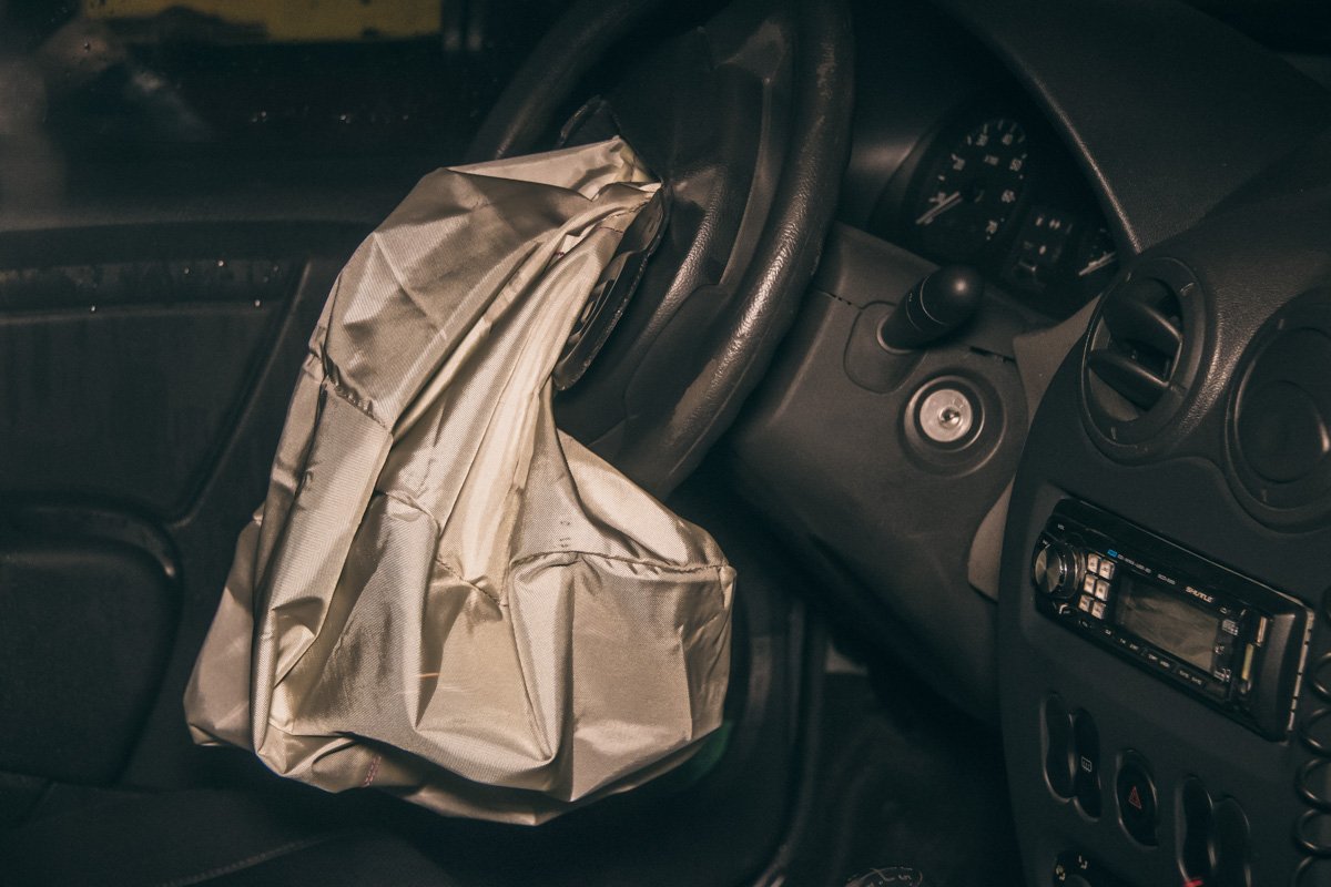 Водителю повезло, сработала подушка безопасности