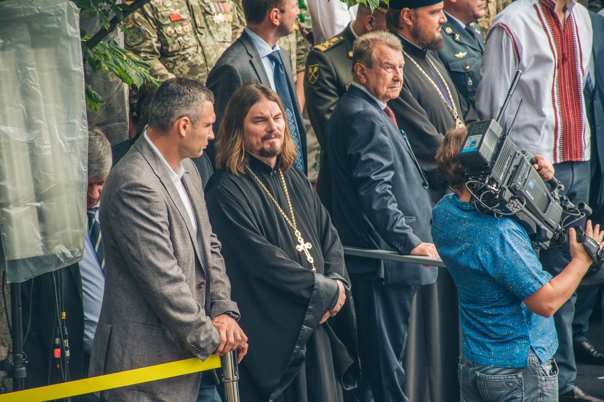 Помолится за Украину пришел и мэр Киева Виталий Кличко Помолится за Украину пришел и мэр Киева Виталий Кличко