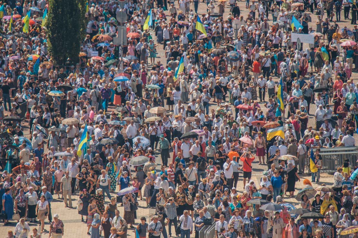 По столичным улицам прошли около 65 тысяч верующих По столичным улицам прошли около 65 тысяч верующих