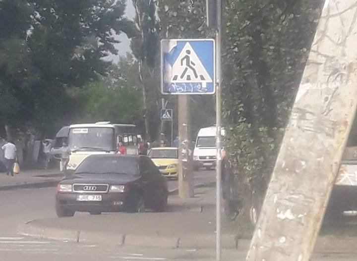 Автомобиль из которого, по словам Людмилы Ющенко, молодые люди доставали оружие Автомобиль из которого, по словам Людмилы Ющенко, молодые люди доставали оружие