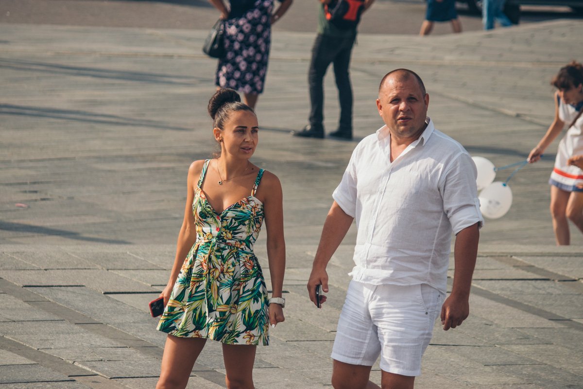 Милый, лучше бы ты так внимательно меня слушал, а не прохожих изучал Милый, лучше бы ты так внимательно меня слушал, а не прохожих изучал