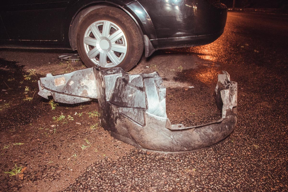 Водитель утверждает, что его подрезал серый седан Водитель утверждает, что его подрезал серый седан