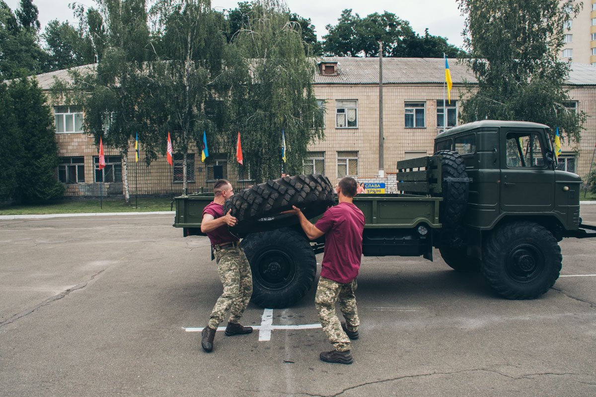 Для ребят подготовили 5 конкурсов на проверку силы и умения работать в команде Для ребят подготовили 5 конкурсов на проверку силы и умения работать в команде