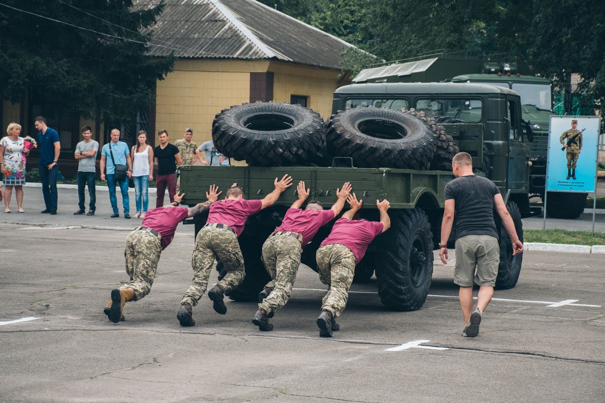 Команды прикладывали все усилия, чтобы победить Команды прикладывали все усилия, чтобы победить