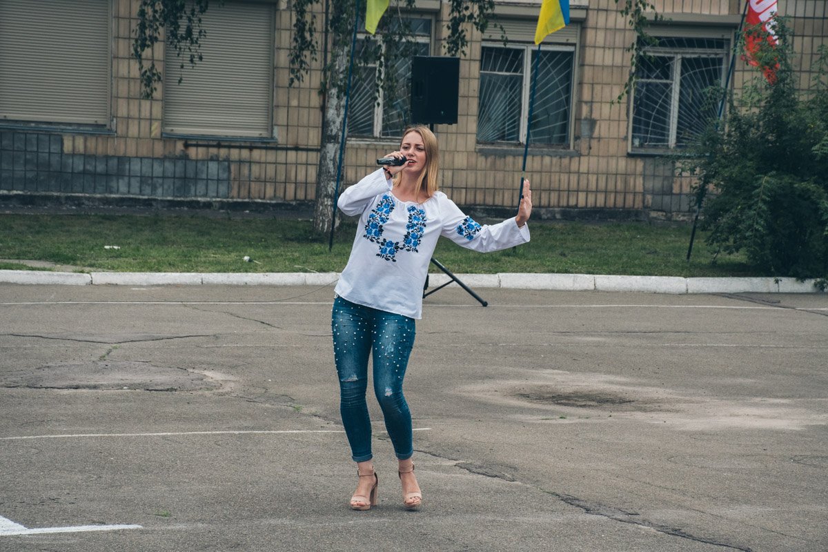 В перерывах между конкурсами публику развлекали народными песнями в живом исполнении В перерывах между конкурсами публику развлекали народными песнями в живом исполнении