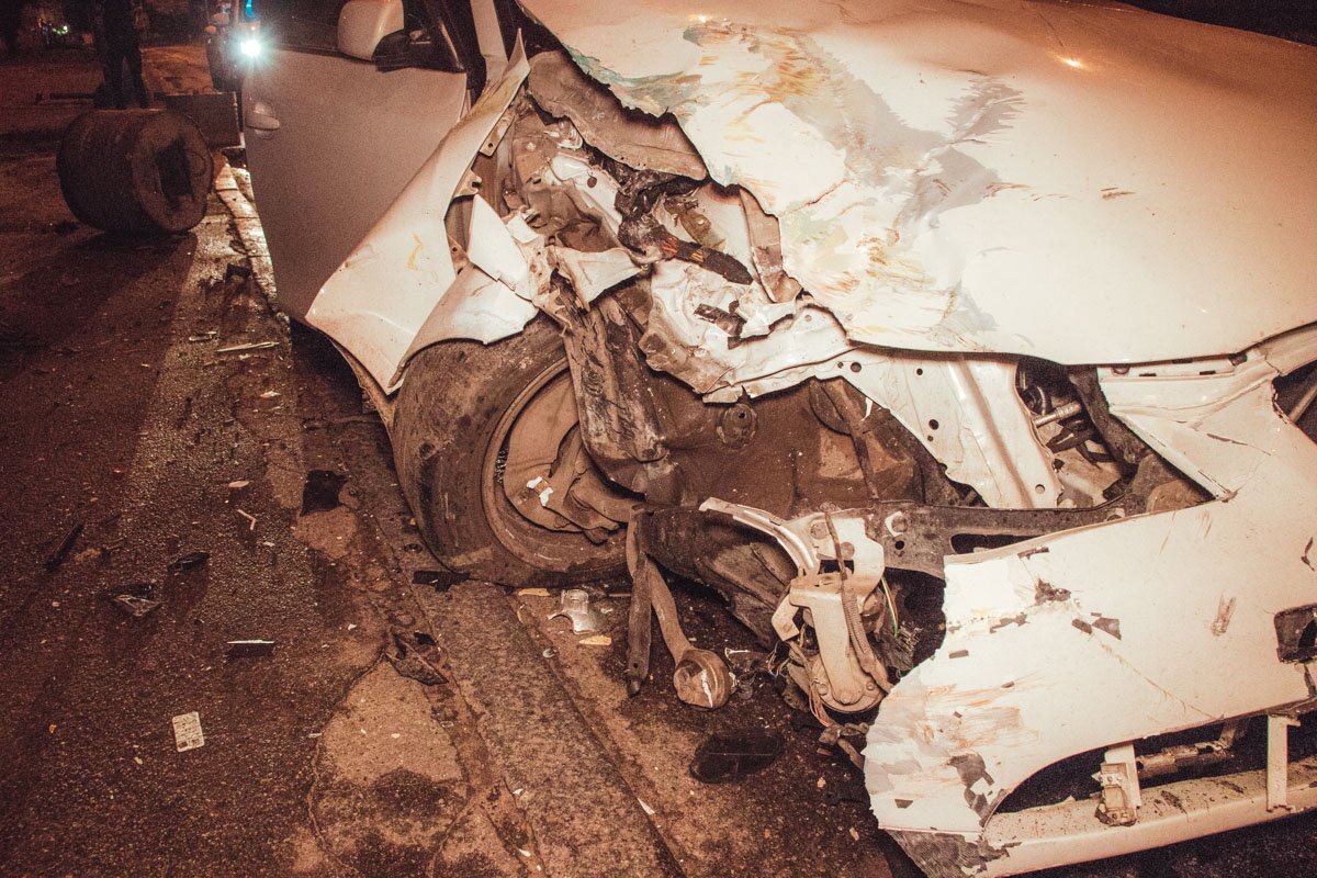 Автомобиль получил серьезные повреждения