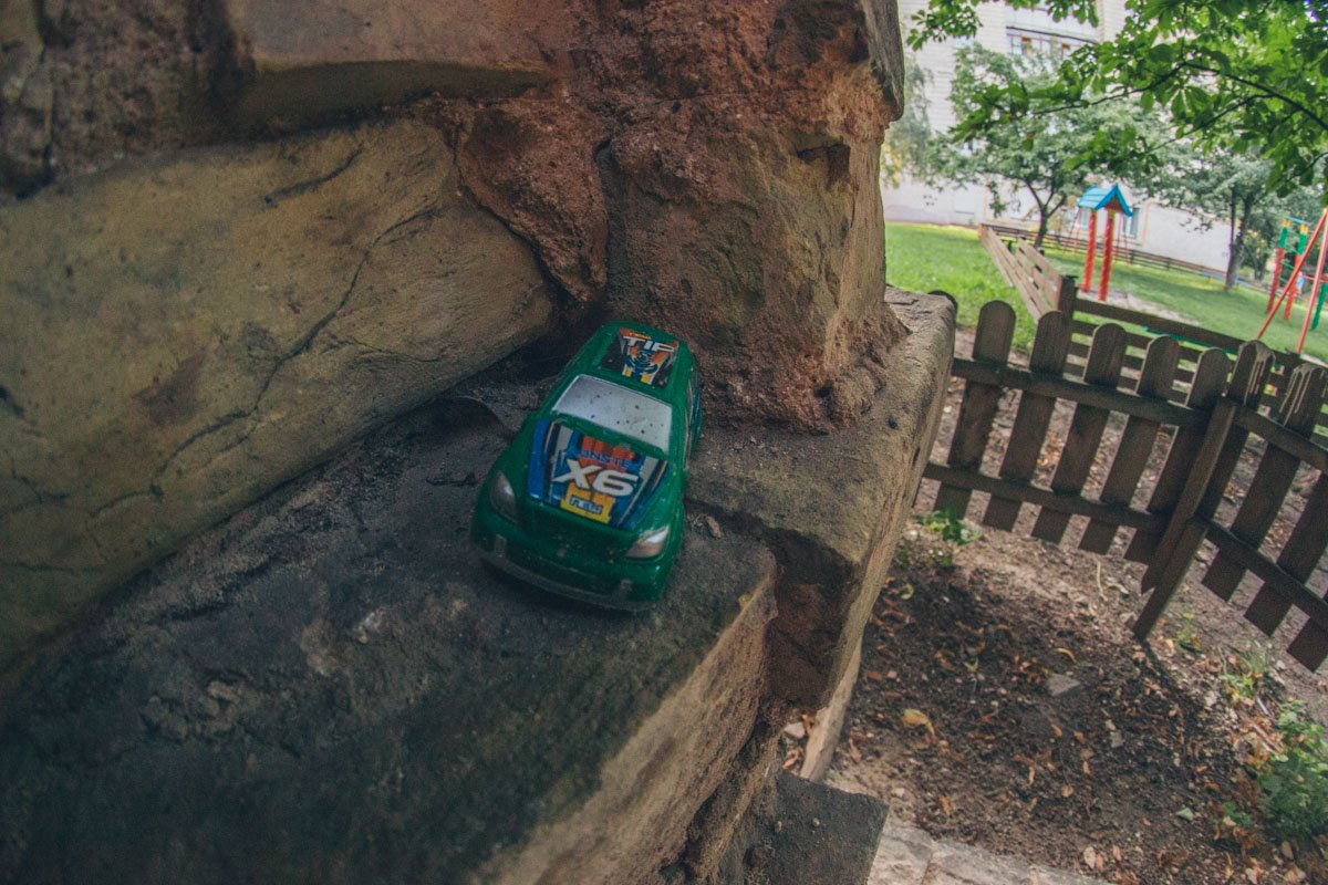 Руины людям не игрушка