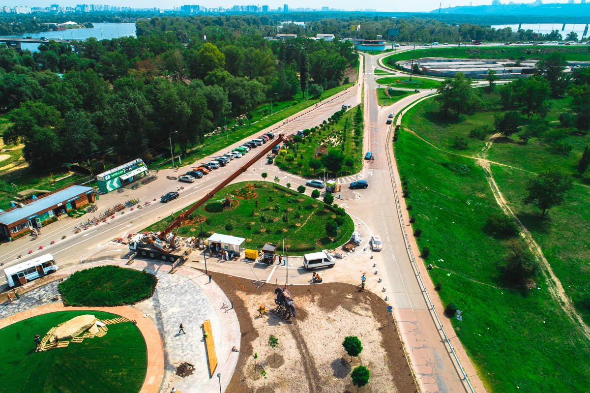 Скульптура и сквер Ильи Муромца – первые элементы обновленного одноименного парка Скульптура и сквер Ильи Муромца – первые элементы обновленного одноименного парка