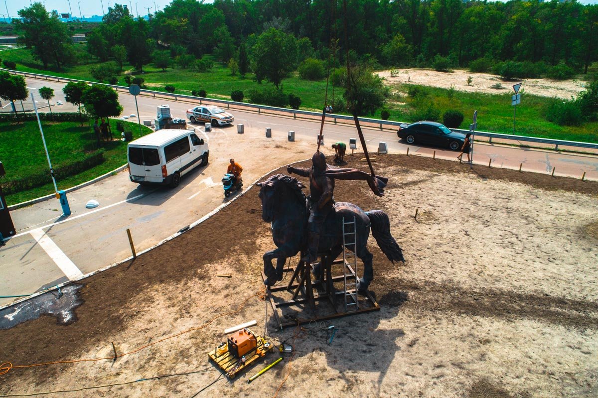 Весит такой богатырь две тонны Весит такой богатырь две тонны