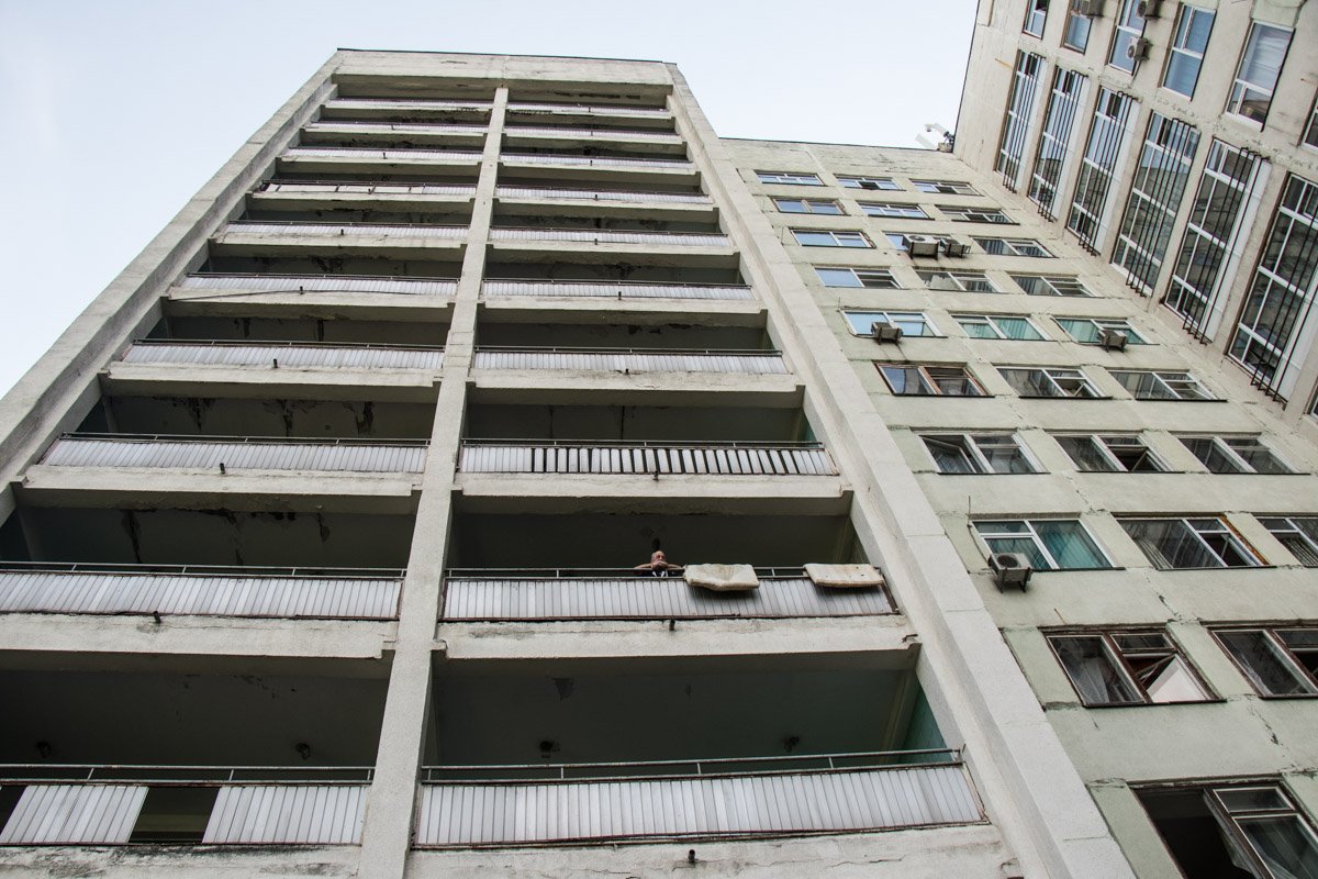 Мужчина спрыгнул с 9 этажа