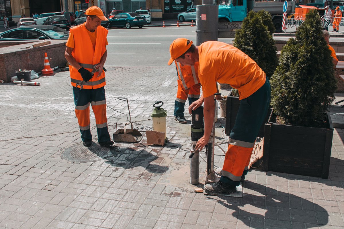 Летний зной - не помеха коммунальщикам
