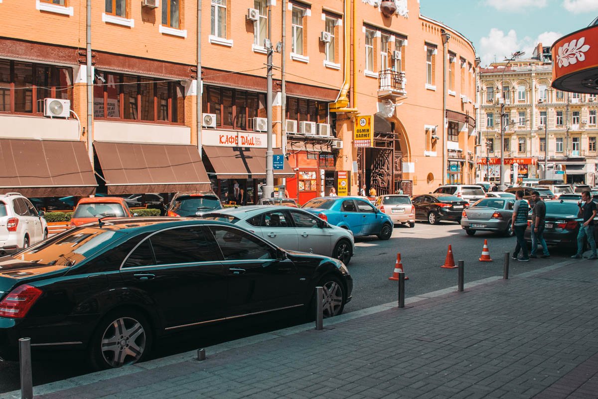 Одно из самых проблемных мест для парковки- Бессарабская площадь