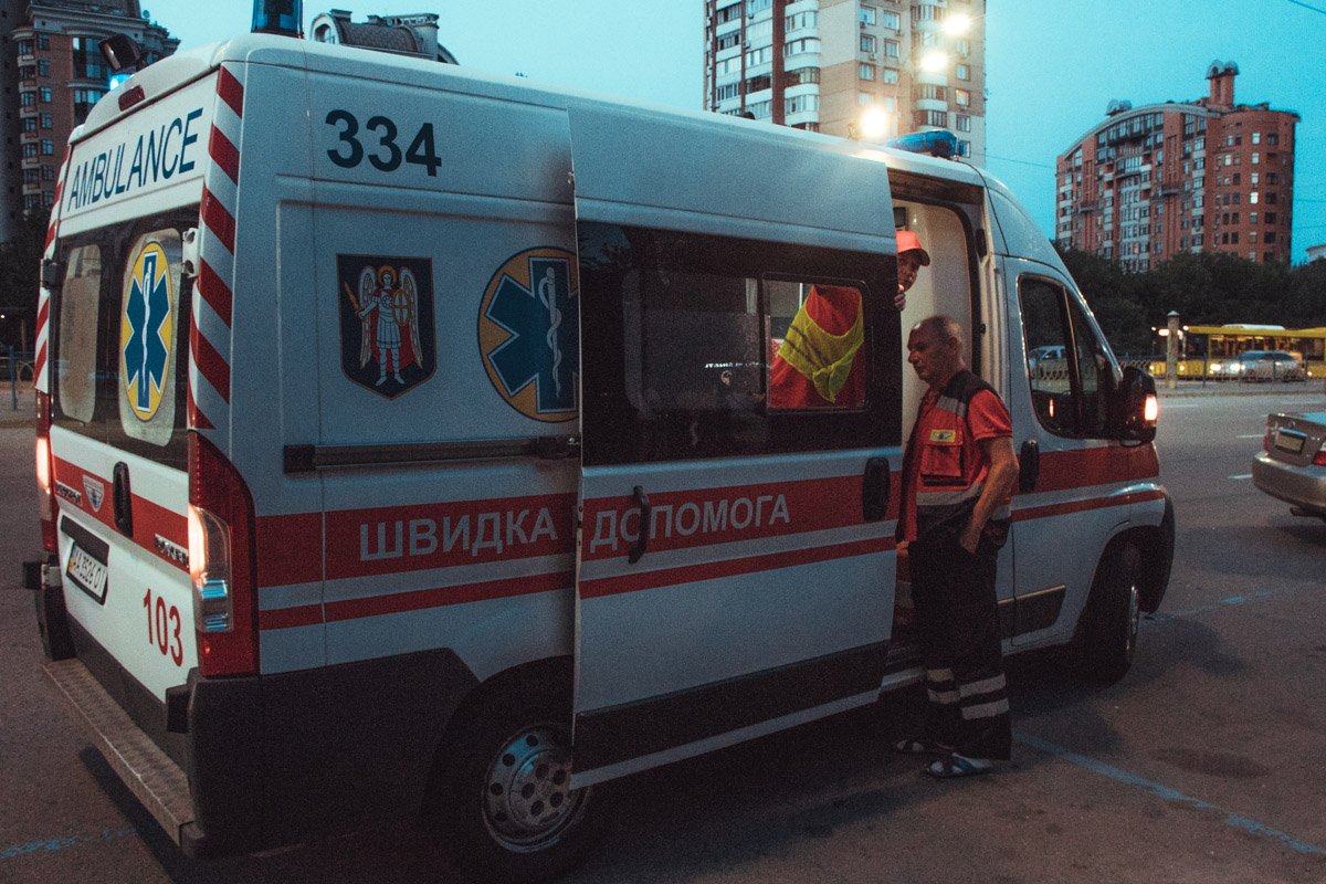 Девушка пассажир Peugeot ударилась грудной клеткой и ей оказывали первую помощь, но от госпитализации она отказалась.